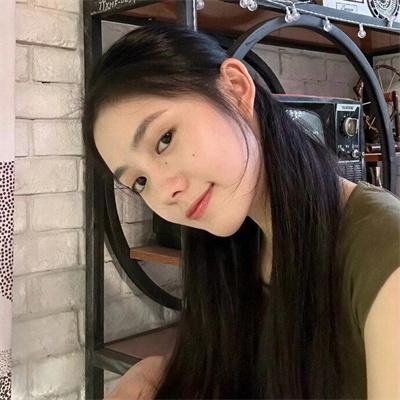 踉跄的女孩